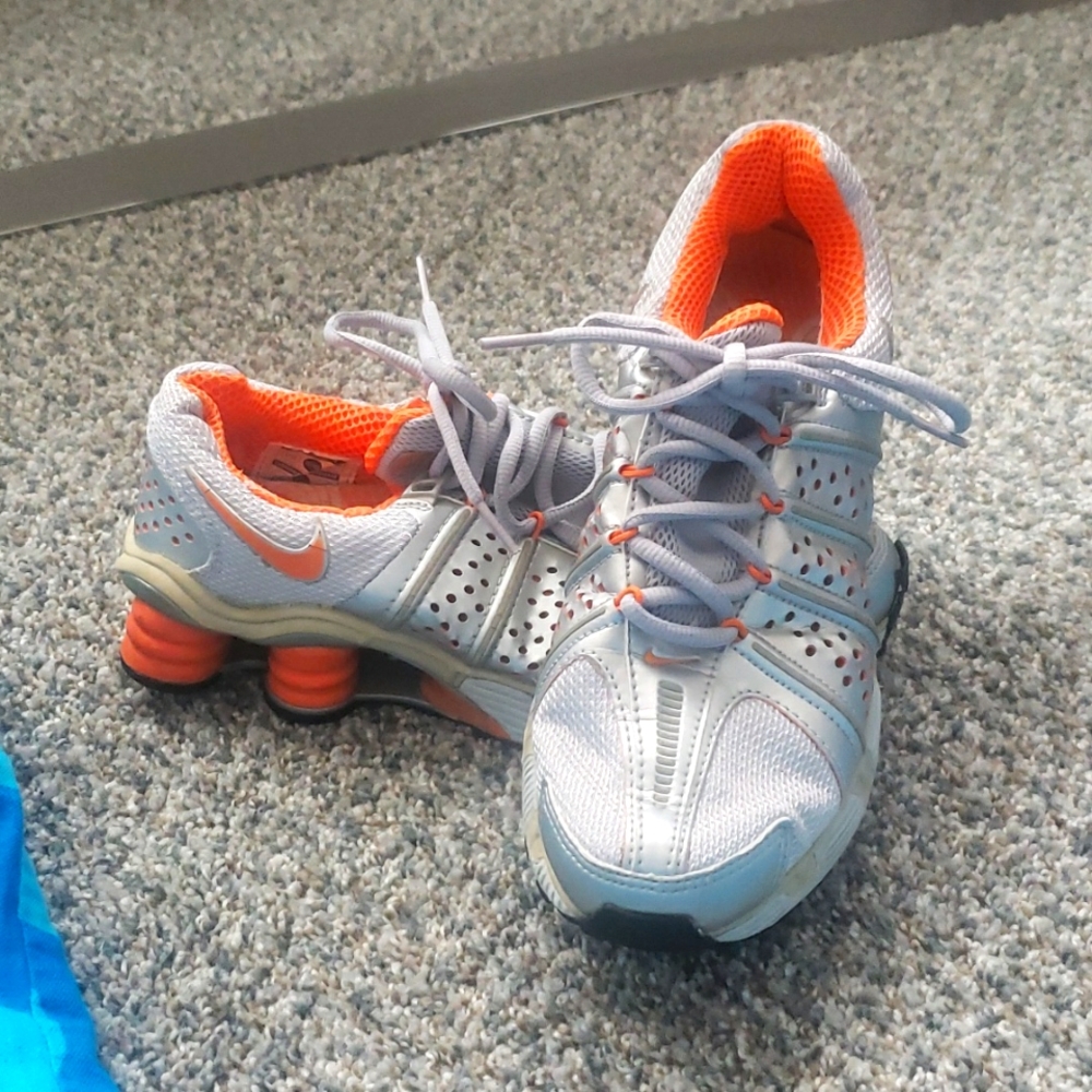 NIKE Shocks